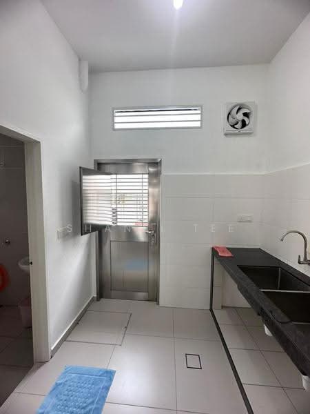 Rumah Teres 2-Tingkat untuk Dijual di Bandar Seri Impian (Kluang) - Shanel Tee - Kitchen - PropertyGuru.com.my