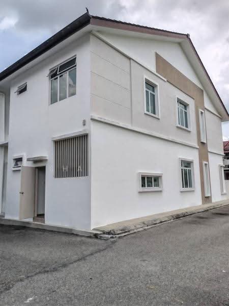 Rumah Teres 2-Tingkat untuk Dijual di Taman Kluang Perdana (Kluang) - Shanel Tee - Exterior - PropertyGuru.com.my