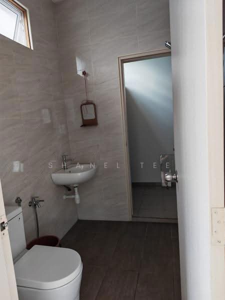 Rumah Teres 2-Tingkat untuk Dijual di Taman Kluang Perdana (Kluang) - Shanel Tee - Bathroom - PropertyGuru.com.my