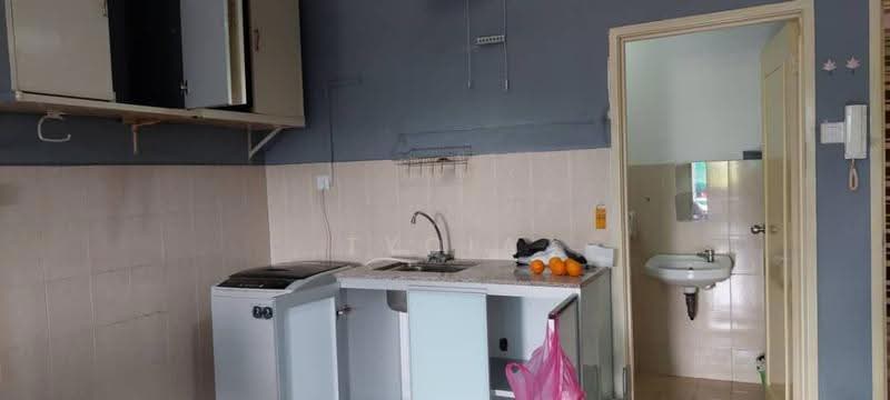 Pangsapuri untuk Dijual di Lake View Suites - Tycia Law - Kitchen - PropertyGuru.com.my