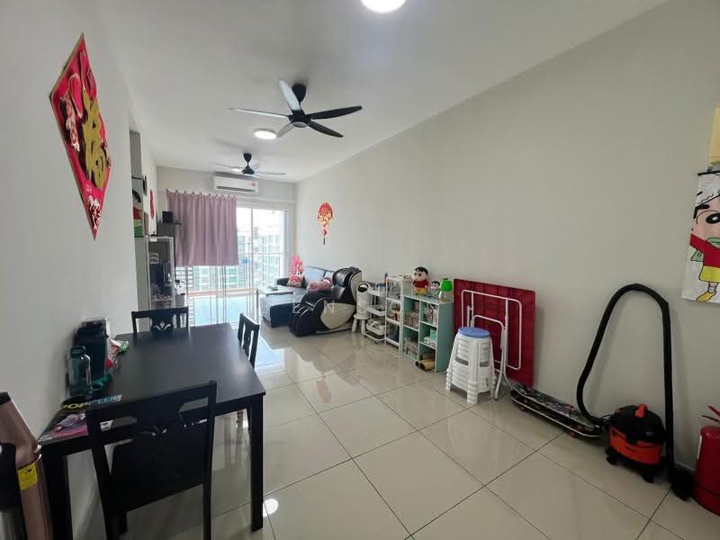 Kediaman Servis untuk Dijual di Parkland Residence - Benson Chong - Living Room - PropertyGuru.com.my
