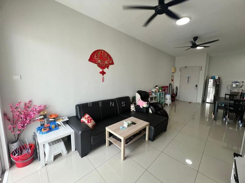 Kediaman Servis untuk Dijual di Parkland Residence - Benson Chong - Living Room - PropertyGuru.com.my