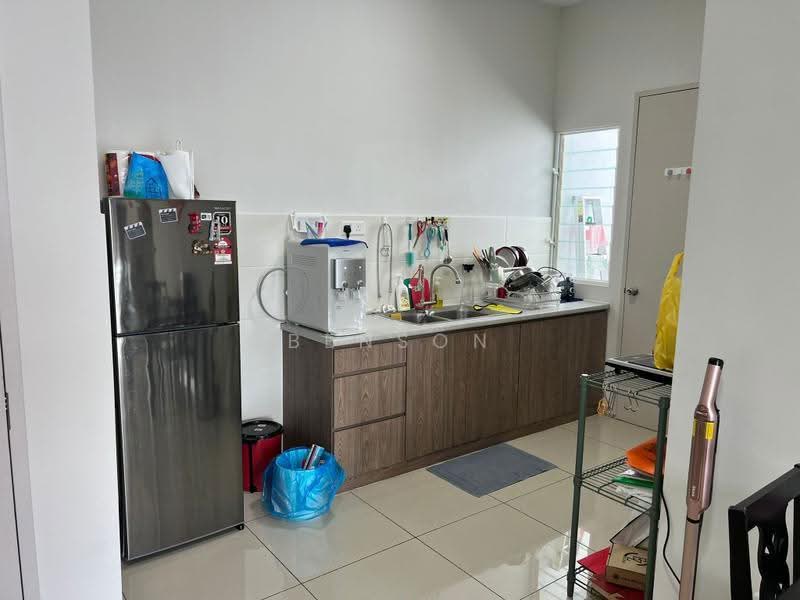 Kediaman Servis untuk Dijual di Parkland Residence - Benson Chong - Kitchen - PropertyGuru.com.my