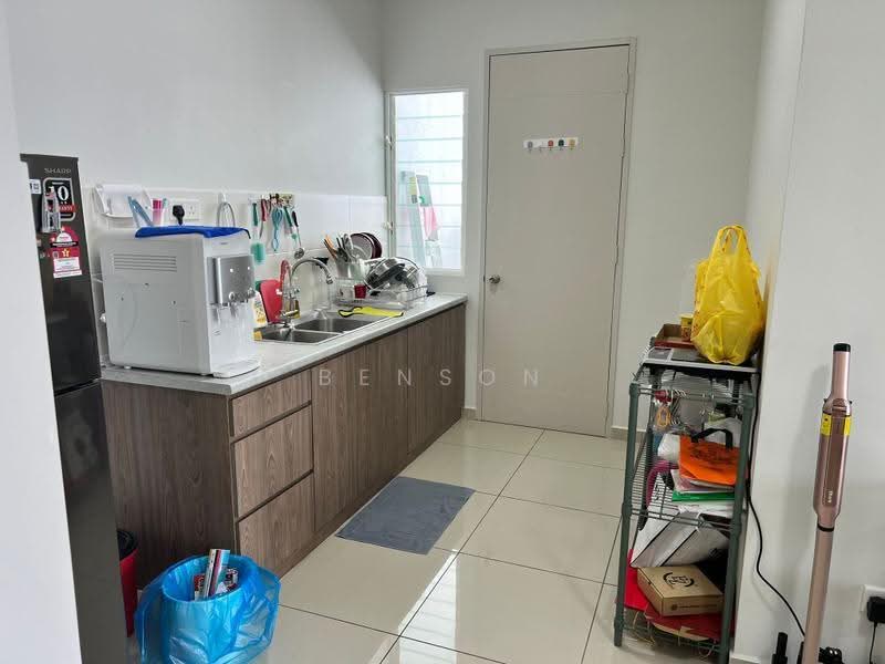 Kediaman Servis untuk Dijual di Parkland Residence - Benson Chong - Kitchen - PropertyGuru.com.my