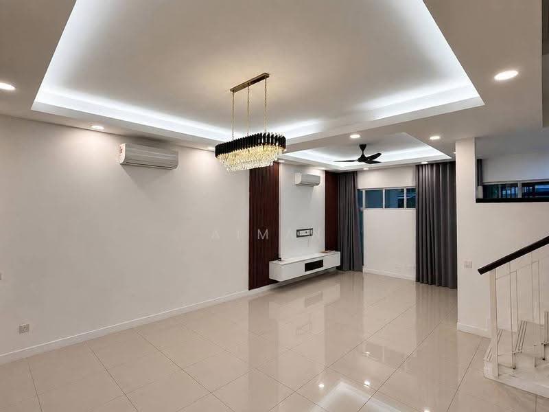 Rumah Teres 2-Tingkat untuk Dijual di Bandar Saujana Putra (Tanjong Duabelas) - AIMAN ZUHDI - Living Room - PropertyGuru.com.my
