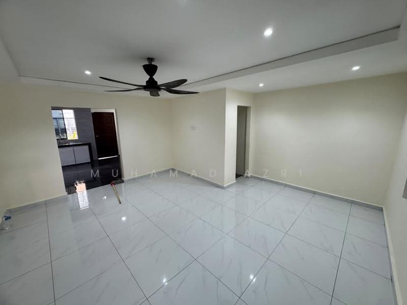 2-storey Terraced House for Sale in Taman Gembira (Tampoi) - MUHAMAD AZRI - Living Room - PropertyGuru.com.my