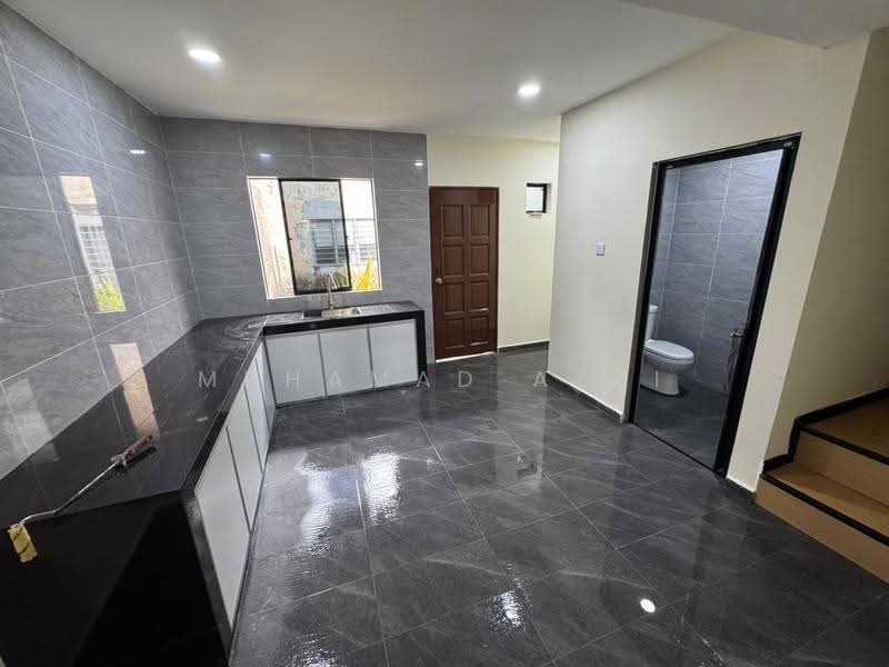 2-storey Terraced House for Sale in Taman Gembira (Tampoi) - MUHAMAD AZRI - Kitchen - PropertyGuru.com.my