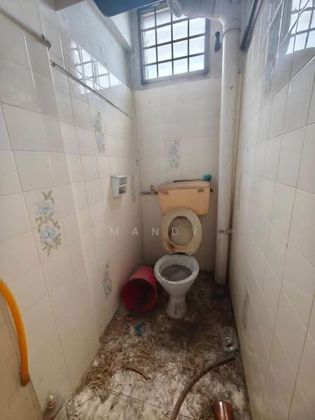 Rumah Flat untuk Dijual di Flat Pakatan Bercham - Mandy Phang - Bathroom - PropertyGuru.com.my