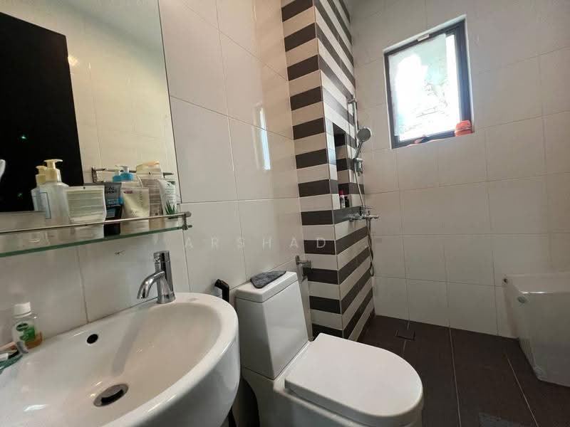 Rumah Berkembar untuk Dijual di East Ledang (Iskandar Puteri (Nusajaya)) - Arshad . - Bathroom - PropertyGuru.com.my