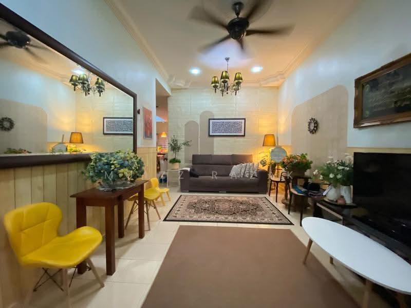 Rumah Teres untuk Dijual di Klang (Selangor) - Muizz Razak - Living Room - PropertyGuru.com.my