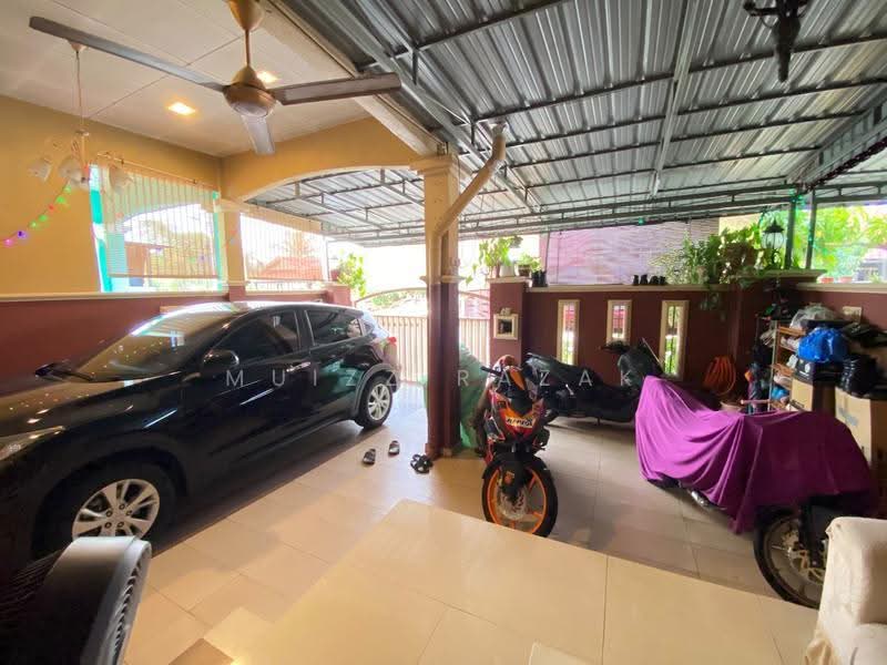 Rumah Teres untuk Dijual di Klang (Selangor) - Muizz Razak - Car Park - PropertyGuru.com.my
