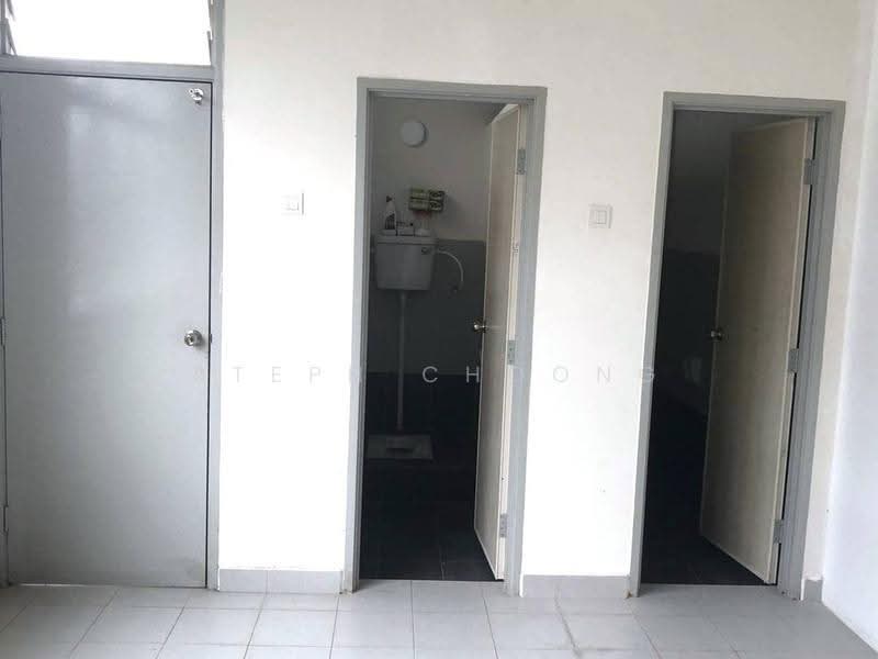 Shop / Office for Rent in Bandar Uda Utama (Johor Bahru) - Steph Choong - Bathroom - PropertyGuru.com.my