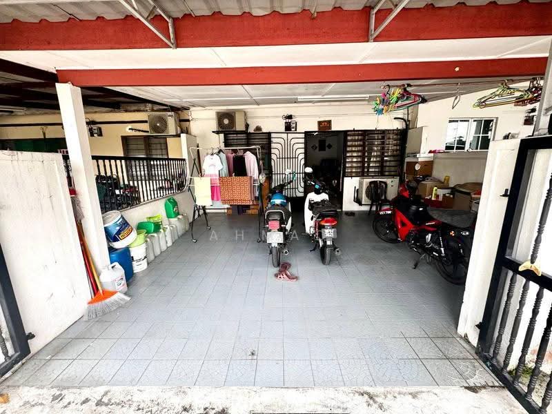 Rumah Teres 1-Tingkat untuk Dijual di Cheras (Selangor) - Ahmad Muslim - Car Park - PropertyGuru.com.my