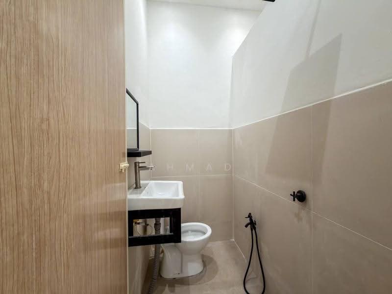 Rumah Teres 1-Tingkat untuk Dijual di Taman Dusun Jaya (Semenyih) - Ahmad Muslim - Bathroom - PropertyGuru.com.my