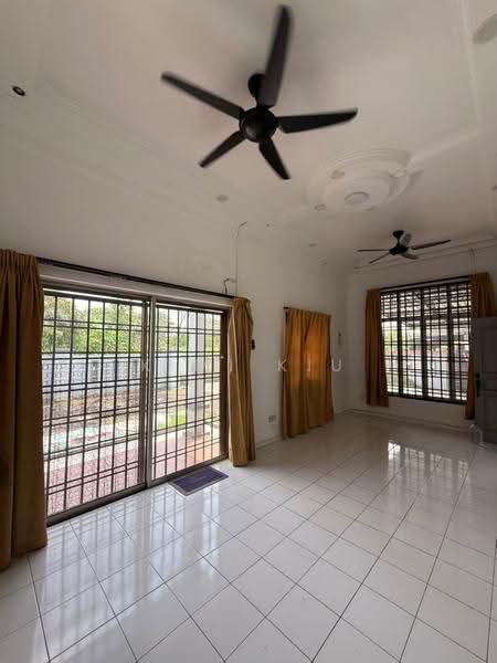 Rumah Teres 1-Tingkat untuk Dijual di Taman Mutiara Rini (Skudai) - Kimi Kiu - Living Room - PropertyGuru.com.my