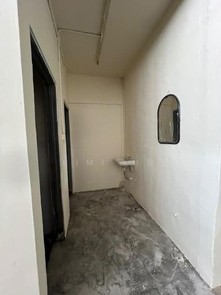Kilang Teres untuk Disewa di Taman Johor Jaya (Johor Bahru) - Kimi Kiu - Corridor - PropertyGuru.com.my