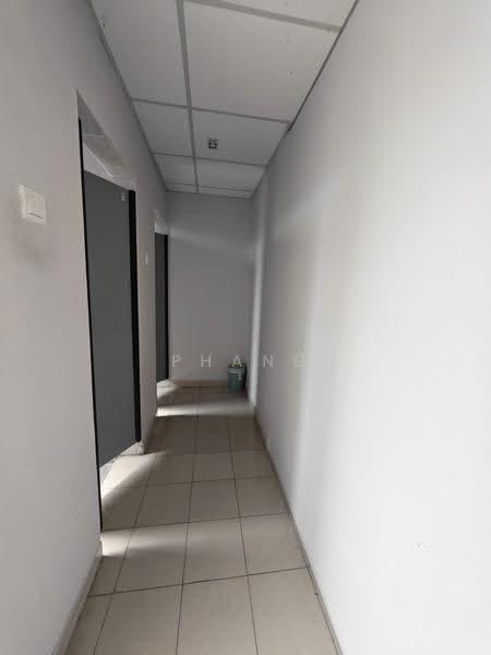 Kilang Berkembar untuk Disewa di Taman Desa Cemerlang (Ulu Tiram) - Phang Elainne - Corridor - PropertyGuru.com.my