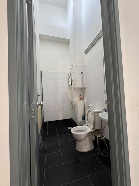 Rumah Teres 2-Tingkat untuk Dijual di Setia Tropika (Johor Bahru) - Jason Chiam - Bathroom - PropertyGuru.com.my