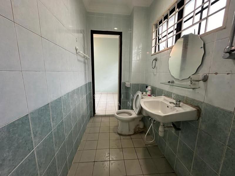 Semi-Detached House for Sale in Bandar Sungai Long (Selangor) - Chris Lim Pek Yean - Bathroom - PropertyGuru.com.my