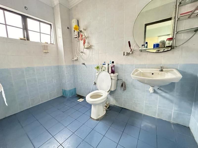 Semi-Detached House for Sale in Bandar Sungai Long (Selangor) - Chris Lim Pek Yean - Bathroom - PropertyGuru.com.my