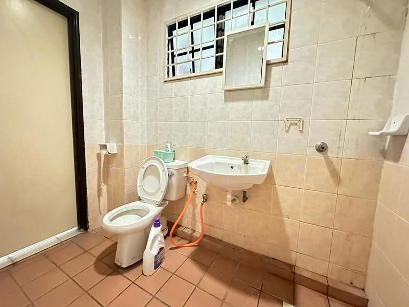 Semi-Detached House for Sale in Bandar Sungai Long (Selangor) - Chris Lim Pek Yean - Bathroom - PropertyGuru.com.my