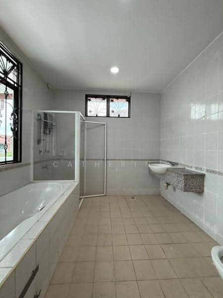 Rumah Berkembar untuk Dijual di Skudai (Johor) - Catherine Ong - Bathroom - PropertyGuru.com.my