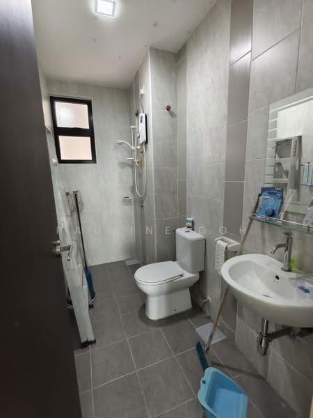 Kediaman Servis untuk Dijual di Sky Breeze Service Apartment - Pauline Goh - Bathroom - PropertyGuru.com.my