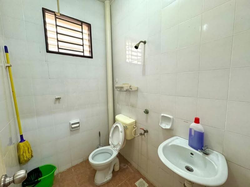 Rumah Teres 1-Tingkat untuk Dijual di Austin Crest (Johor Bahru) - Pauline Goh - Bathroom - PropertyGuru.com.my
