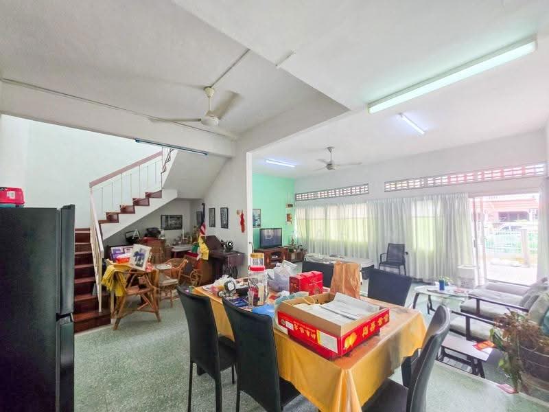Rumah Teres 2-Tingkat untuk Dijual di Taman Maluri (Cheras) - Azli Ibrahim - Living Room - PropertyGuru.com.my