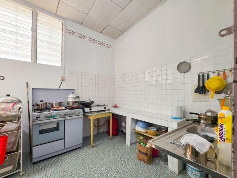 Rumah Teres 2-Tingkat untuk Dijual di Taman Maluri (Cheras) - Azli Ibrahim - Kitchen - PropertyGuru.com.my