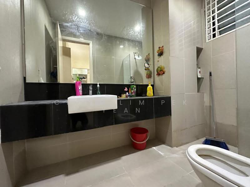 Semi-Detached House for Sale in Bandar Sungai Long (Selangor) - Chris Lim Pek Yean - Bathroom - PropertyGuru.com.my