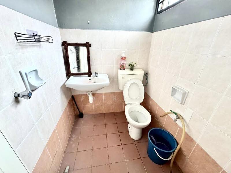 1.5-storey Terraced House for Sale in Semenyih (Selangor) - Fazri . - Bathroom - PropertyGuru.com.my