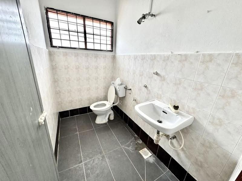 Rumah Teres 2-Tingkat untuk Dijual di Semenyih (Selangor) - Fazri . - Bathroom - PropertyGuru.com.my