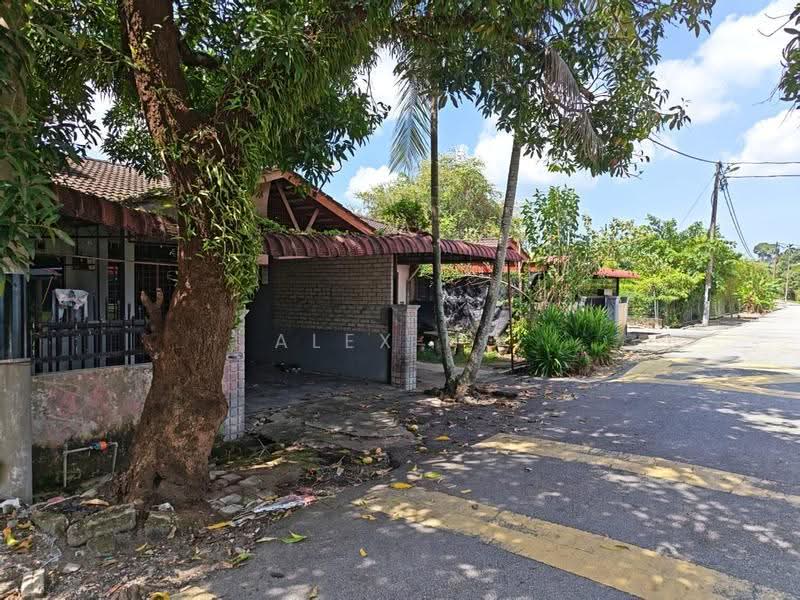 1-storey Terraced House for Sale in Taman Tasek Maju (Simpang Ampat) - Alex Ho - Exterior - PropertyGuru.com.my