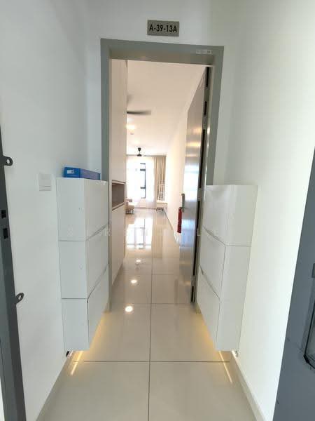 Kediaman Servis untuk Disewa di B11 Parkland Residence - Serena Lee - Entrance - PropertyGuru.com.my