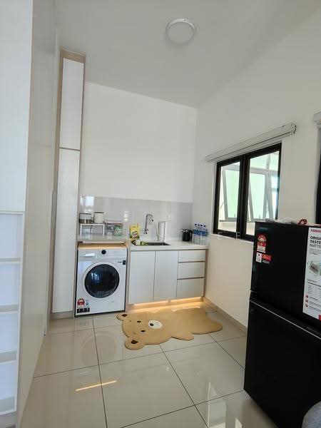 Kediaman Servis untuk Disewa di B11 Parkland Residence - Serena Lee - Kitchen - PropertyGuru.com.my