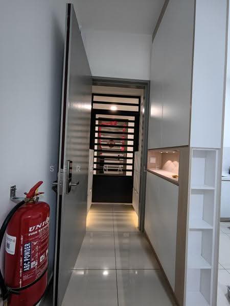 Kediaman Servis untuk Disewa di B11 Parkland Residence - Serena Lee - Entrance - PropertyGuru.com.my