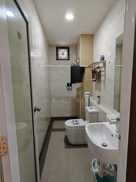 Service Residence for Sale at D'Summit Residences - Zora Gan - Bathroom - PropertyGuru.com.my