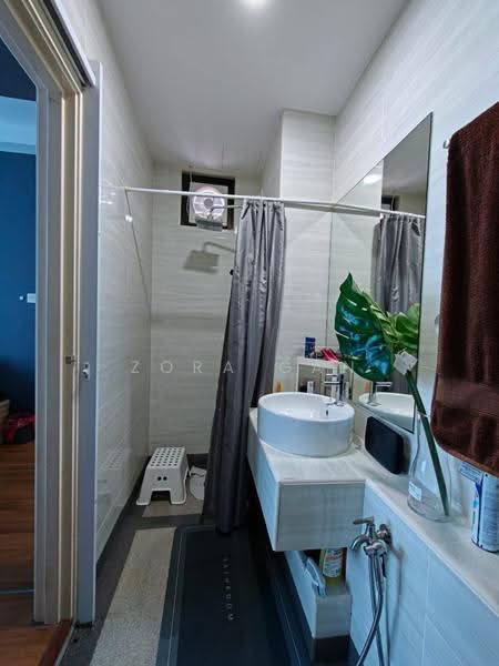 Service Residence for Sale at D'Summit Residences - Zora Gan - Bathroom - PropertyGuru.com.my