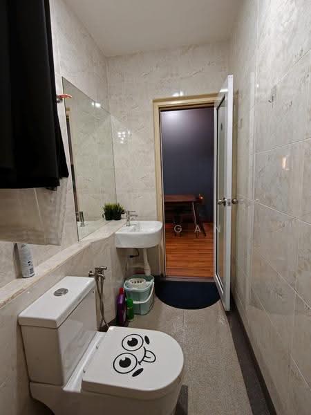 Service Residence for Sale at D'Summit Residences - Zora Gan - Bathroom - PropertyGuru.com.my