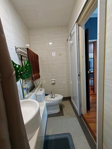 Service Residence for Sale at D'Summit Residences - Zora Gan - Bathroom - PropertyGuru.com.my