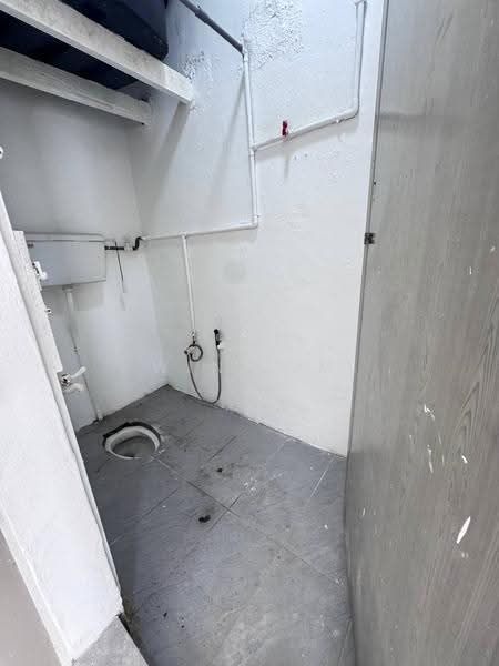 Rumah Teres 1-Tingkat untuk Dijual di Taman Flora Jaya (Batu Pahat) - Win Lim - Bathroom - PropertyGuru.com.my