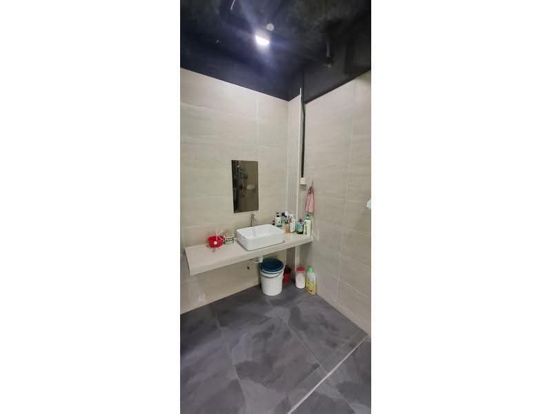 Factory for Sale in Shah Alam (Selangor) - Kevin Dass - Bathroom - PropertyGuru.com.my