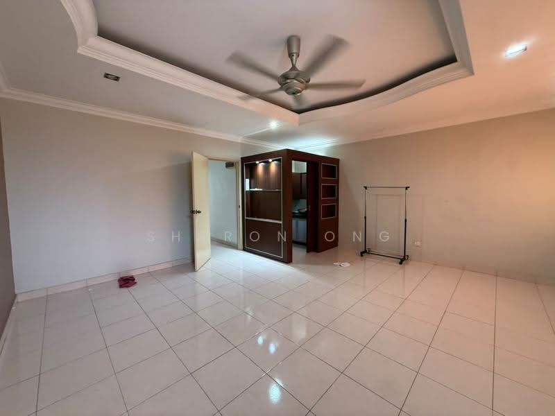 Rumah Teres 2-Tingkat untuk Dijual di Taman Mount Austin (Tebrau) - Sharon Ong - Living Room - PropertyGuru.com.my