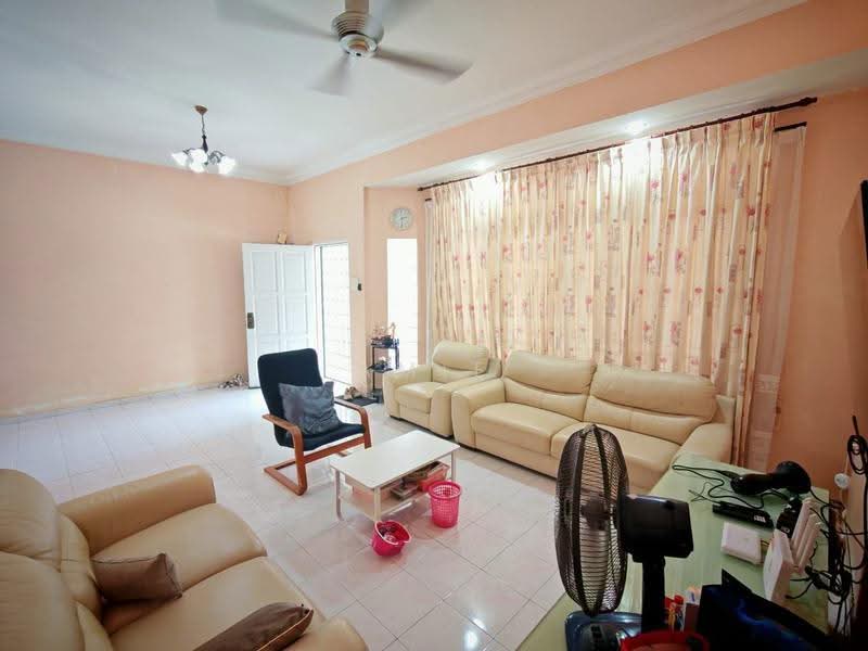 2-storey Terraced House for Sale in Ipoh (Perak) - Amie Chong - Living Room - PropertyGuru.com.my