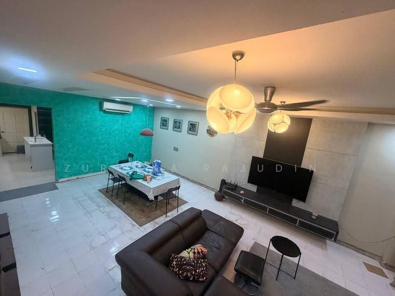 Rumah Teres 2-Tingkat untuk Dijual di Seksyen 23 (Shah Alam) - Zuraina Rajudin - Living Room - PropertyGuru.com.my
