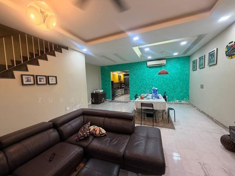 Rumah Teres 2-Tingkat untuk Dijual di Seksyen 23 (Shah Alam) - Zuraina Rajudin - Living Room - PropertyGuru.com.my