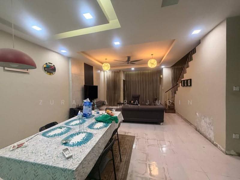 Rumah Teres 2-Tingkat untuk Dijual di Seksyen 23 (Shah Alam) - Zuraina Rajudin - Living Room - PropertyGuru.com.my