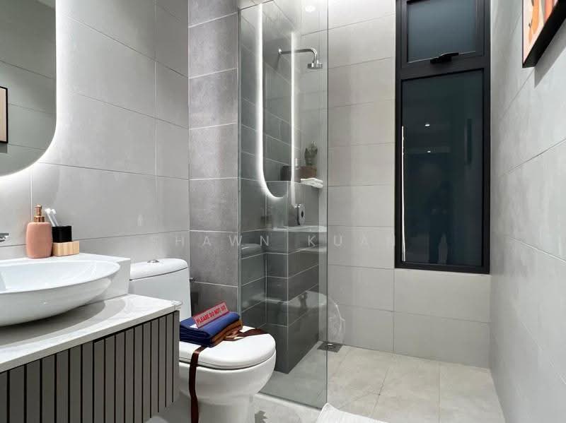 Service Residence for Sale at The Era @ Duta North - Shawn Kuan - Bathroom - PropertyGuru.com.my
