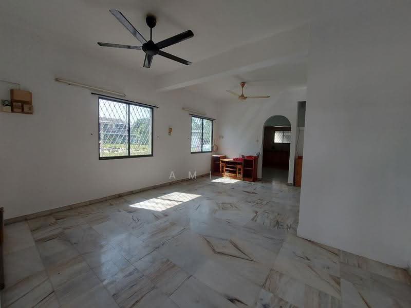 2-storey Terraced House for Sale in Taman Pengkalan Barat (Ipoh) - Amie Chong - Living Room - PropertyGuru.com.my